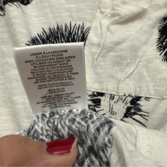 Anthropologie White Tee with Hedgehog Design - Picture 5 of 12
